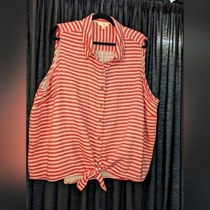 Terra & Sky sleeves button down with tie. Very cute red and white striped.